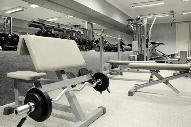 Foto gym interieur met apparatuur