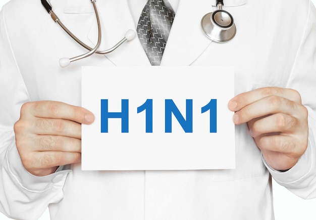 의사의 손에있는 H1N1 카드