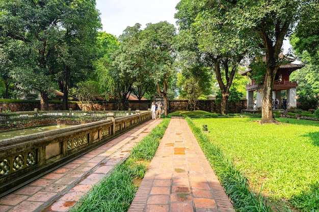 Foto ha noivietnam sep 18 2023 tempel van de literatuur ook de naam van mieu quoc tu giam het ook bekend als de eerste tempel van confucius en oude universiteit in hanoi