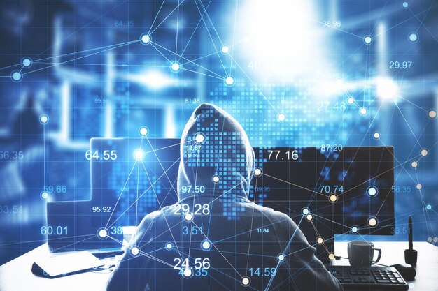 Hacker die in zijn kantoor zit en een computer gebruikt met een creatieve gloeiende big data interface
