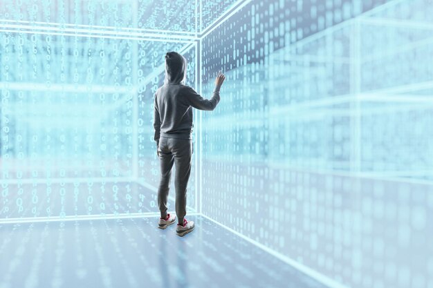 Hacker staat in een gloeiende cyber binaire code kamer Technologie en metaverse concept