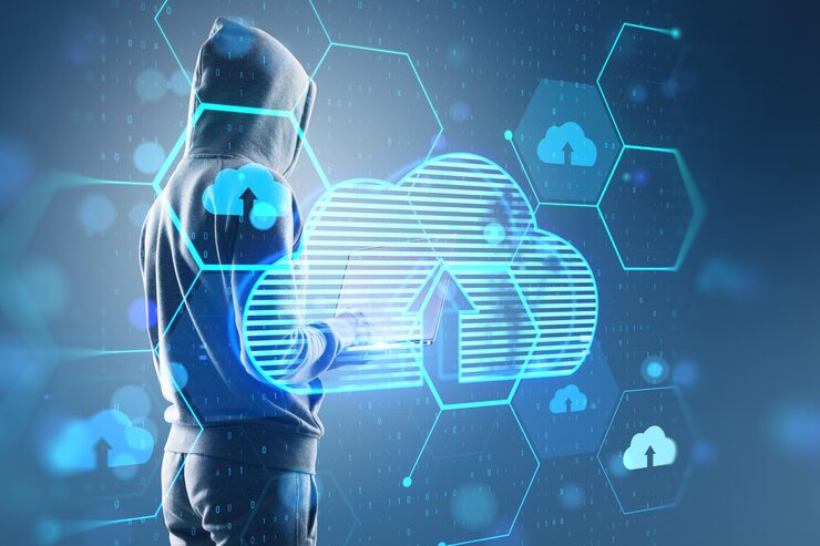 Photo 해커는 노트북을 사용하여 반이는 육각형 클라우드 컴퓨팅 홀로그램을 사용하여 불투명한 배경에 바이너리 코딩을 사용하여 안전 해킹 악성코드 및 인터넷 개념 더블 노출