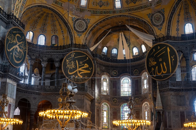 Hagia Sophia-moskee Interieur van de Hagia Sophia-moskee nu vóór het museum en de oude kerk