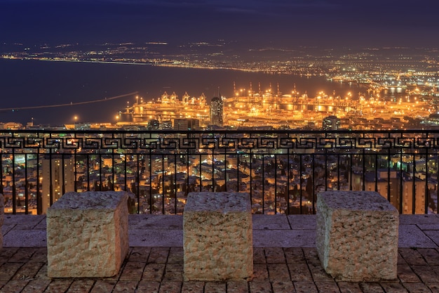 写真 ルイスプロムナードイスラエルからの夜のハイファの眺め