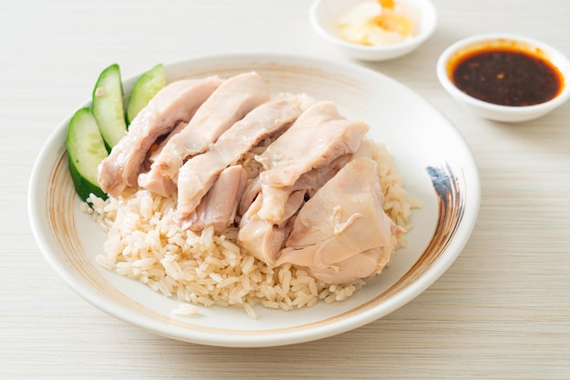 Куриный рис по-хайнаньски или рис на пару с куриным супом