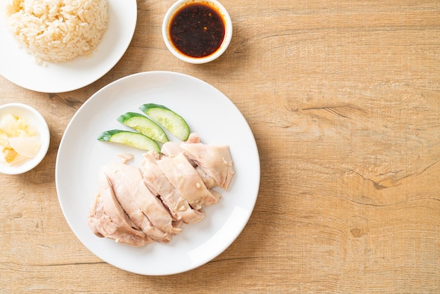 Hainanese kiprijst of rijst gestoomd met kippensoep - Asian food style