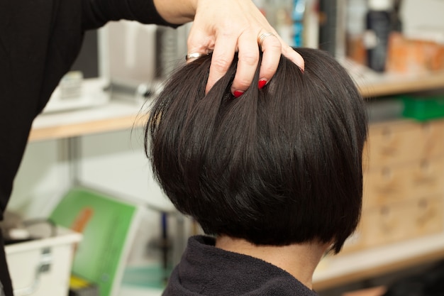 美容院でのヘアスタイリング