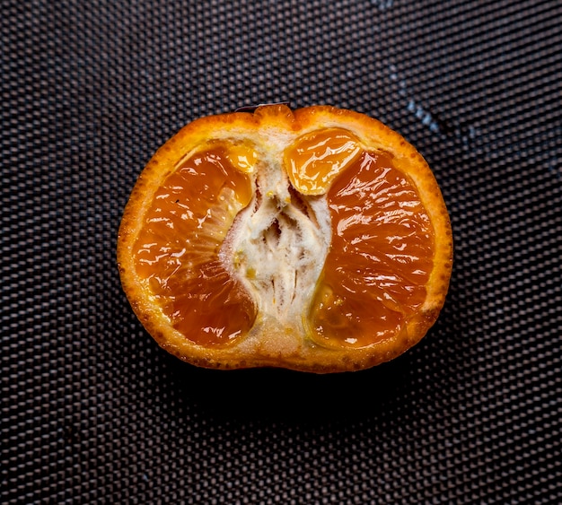 a half cut Orange look like a woman's private part