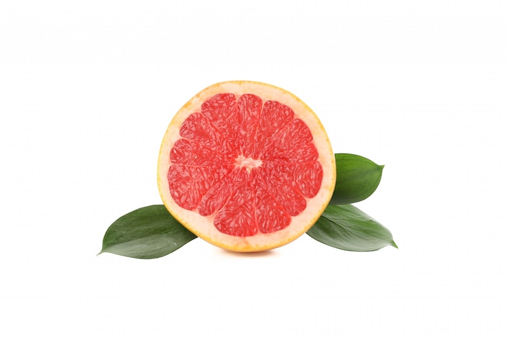 Photo half of juicy ripe grapefruit isolated on white background