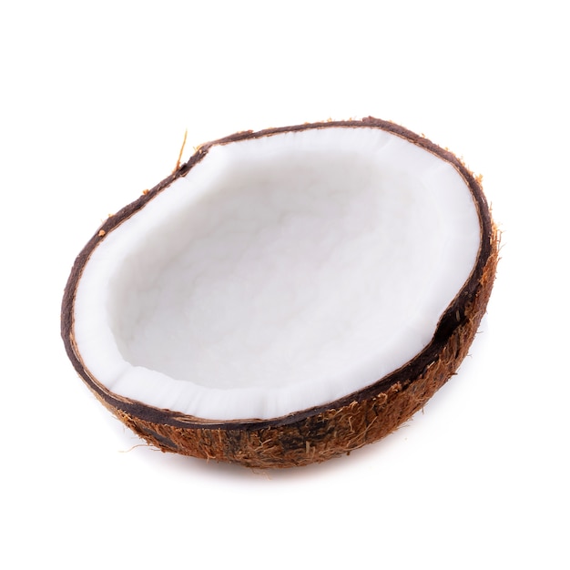 Фото Половина кокосовых орехов, изолированных на белом фоне
