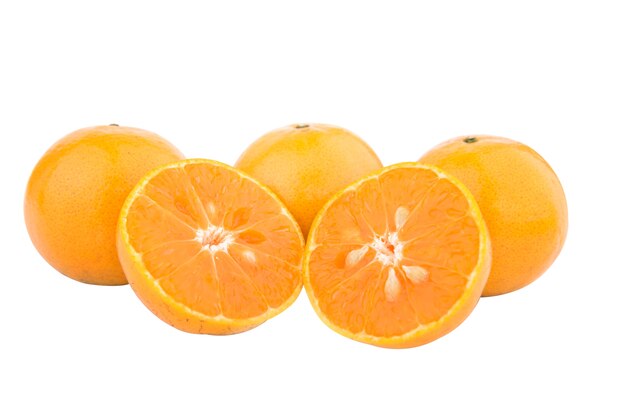 오렌지 흰색 배경에 고립의 절반