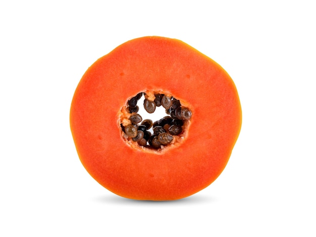흰색 배경에 분리된 씨앗이 있는 잘 익은 파파야 과일의 절반