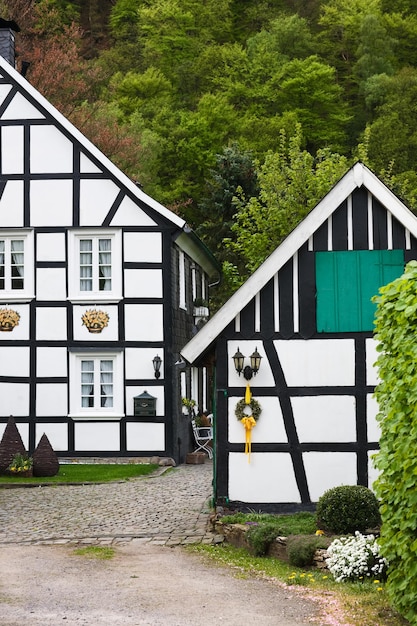 Photo half-timbered house and barn, solingen, germany