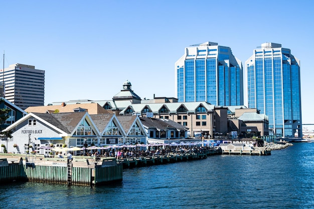 Foto halifax waterfront vista dal traghetto - halifax, nova scotia, canada