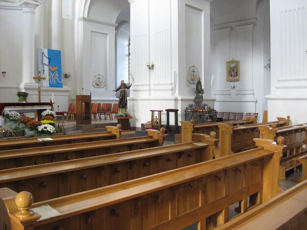 Foto corridoio in chiesa cattolica