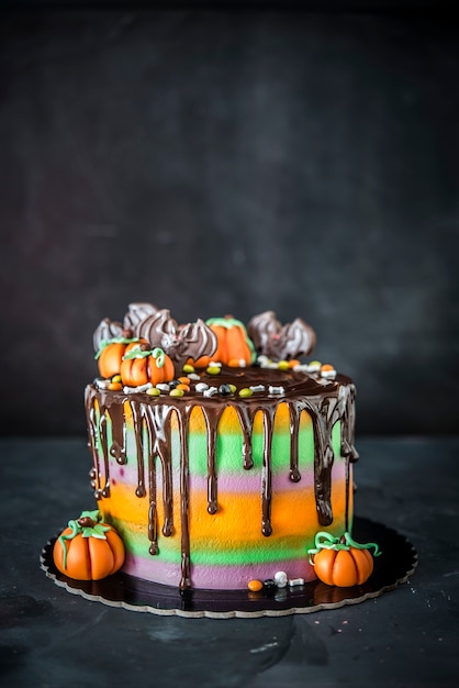 Foto torta di halloween di cioccolato e fondente
