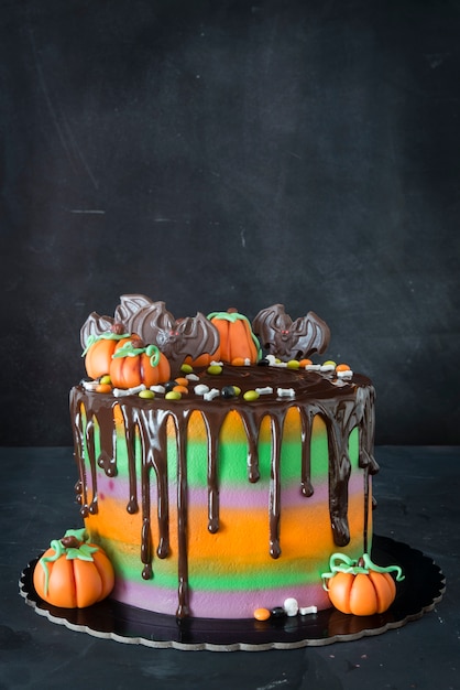 Halloween-cake van chocolade en fondant