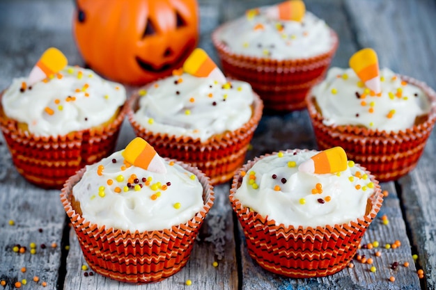 Halloween candy corn cupcakes traditionele lekkernijen voor Halloween party