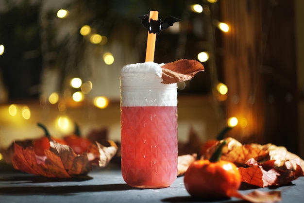 Halloween cocktail met koudschuim