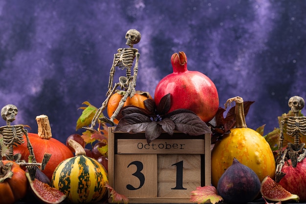 Halloween-compositie met herfstfruit