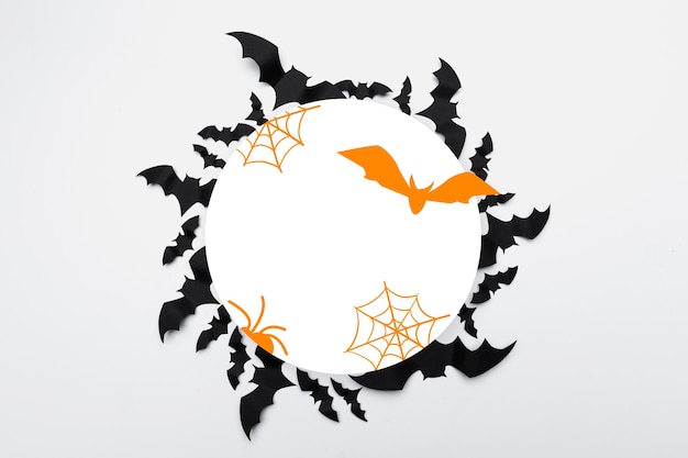 Halloween concept papier vleermuizen op witte achtergrond