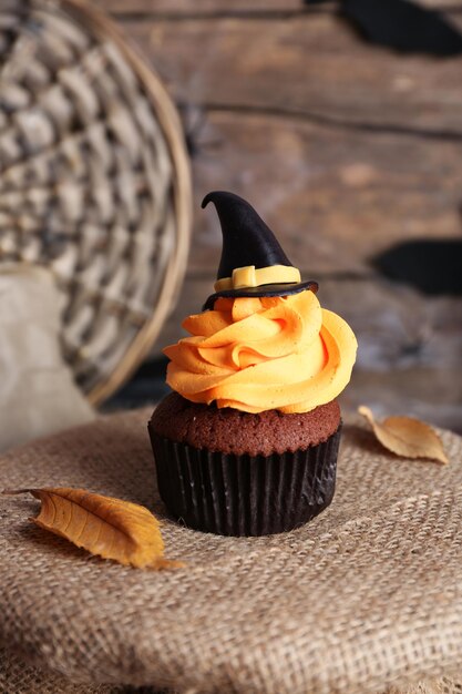 Halloween cupcake op de tafel close-up