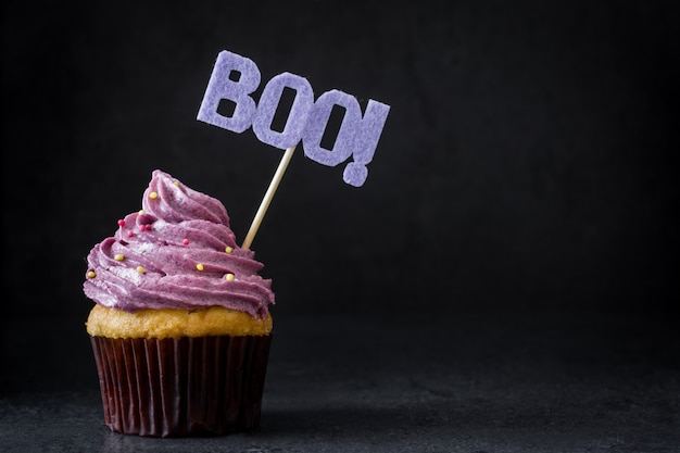 Halloween cupcake op zwart