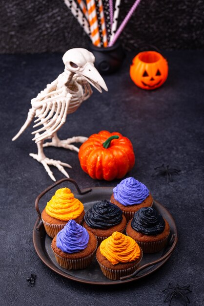 Halloween cupcakes met kleurcrème