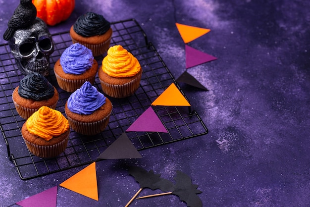 Halloween cupcakes met kleurcrème