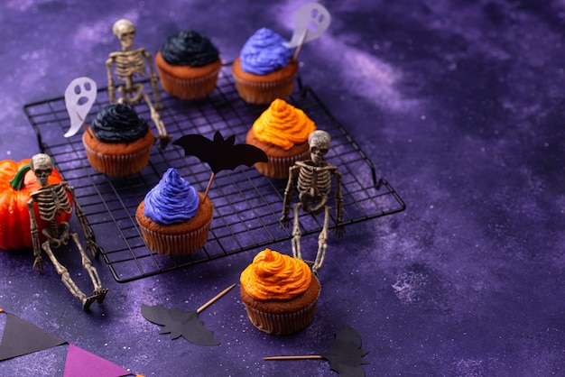 Halloween cupcakes with color cream