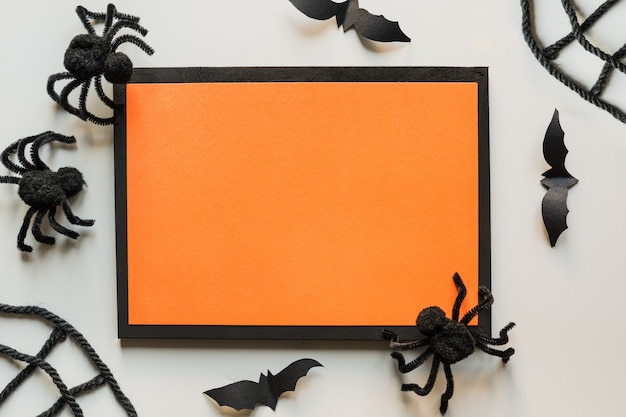 Halloween-decoratie en oranje document