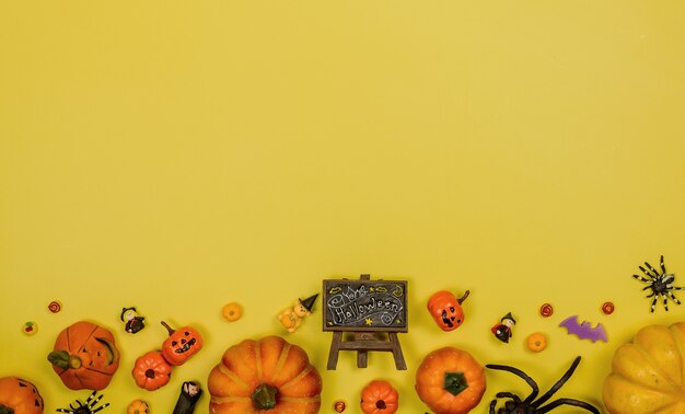 Decorazione di halloween. dolcetto o scherzetto in autunno e stagione autunnale. faccia di zucca e simbolo spaventoso