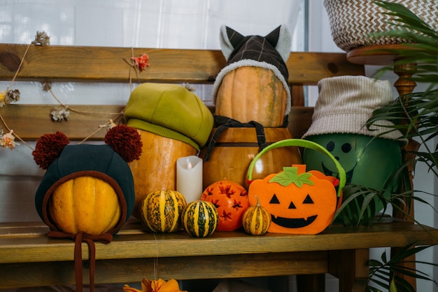 写真 ハロウィーンのカボチャのキャンドルバスケットのために装飾された家のハロウィーンのdiy屋内装飾インテリア