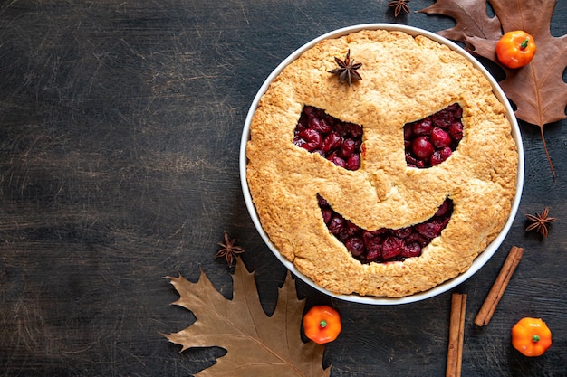 Photo halloween food halloween cake halloween homemade cakes autumn theme delicious homemade cherry pie for halloween