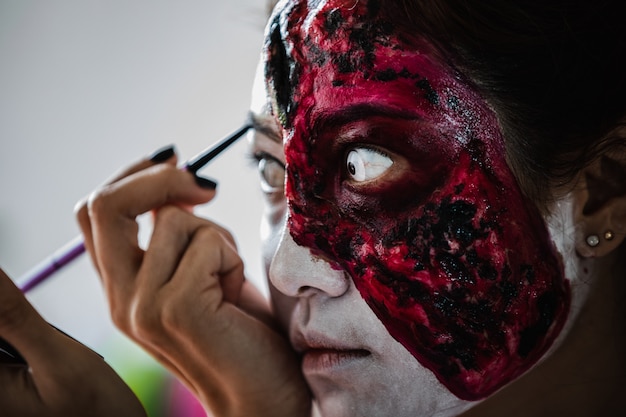 Trucco di ragazza fantasma di halloween