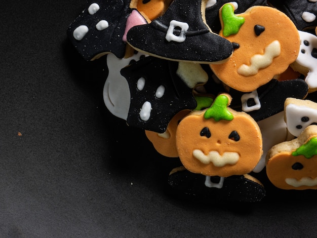 Photo the halloween gingerbread cookies  for food and holiday concept