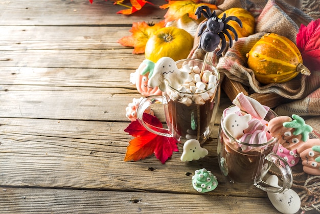 Halloween grappige warme chocolademelk met marshmallows