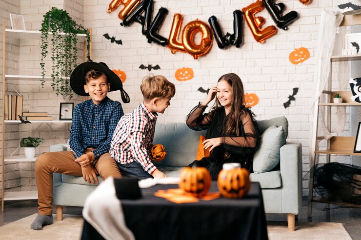 Photo ハロウィーンの休日と子供の頃のコンセプトは、自宅でカボチャと子供たちを笑顔