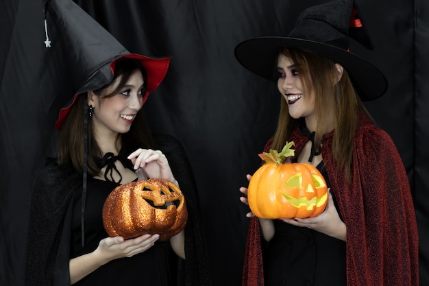 Halloween-kostuums Tiener jong volwassen meisje in partij