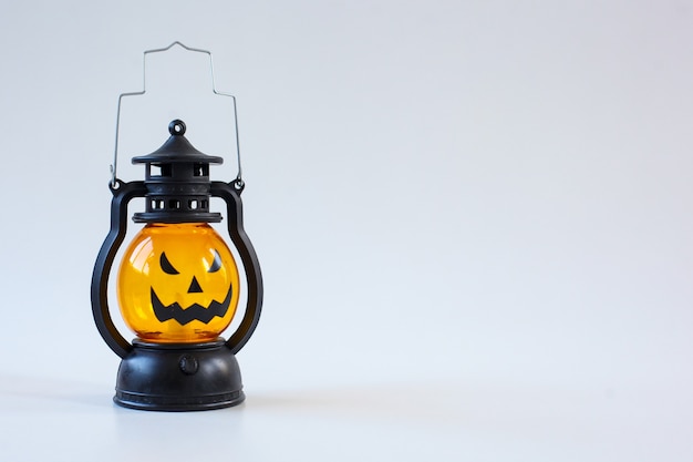 Photo halloween lantern isolated on white background