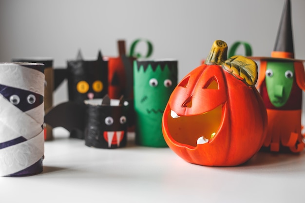 Halloween monsters from toilet paper rolls Childrens crafts for Halloween