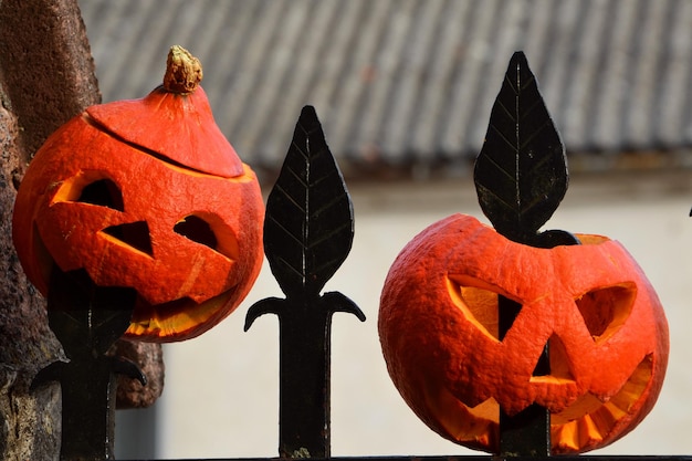 halloween pompoen lantaarn pompoen-gesneden decoratie op het hek