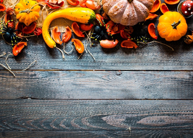 Halloween-pompoenen, op houten achtergrond