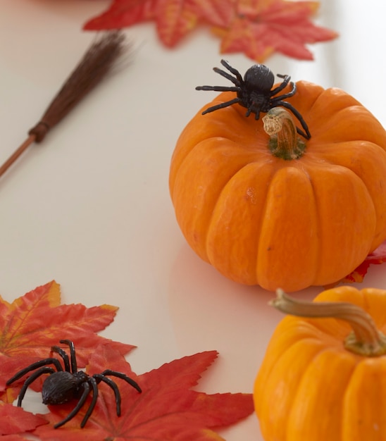 Halloween pompoenen van de herfst op houten