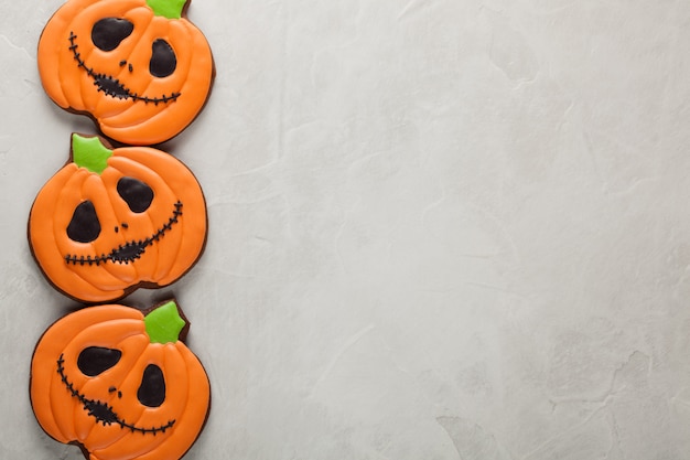 Halloween pumpkin and bats cookies.