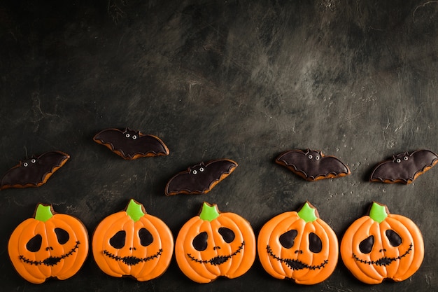 Photo halloween pumpkin and bats cookies.