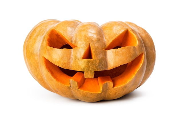 Zucca di halloween isolata su sfondo bianco