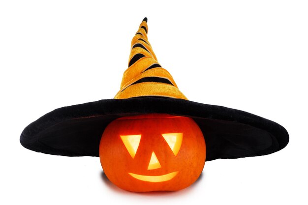 Photo halloween pumpkin in oversized hat