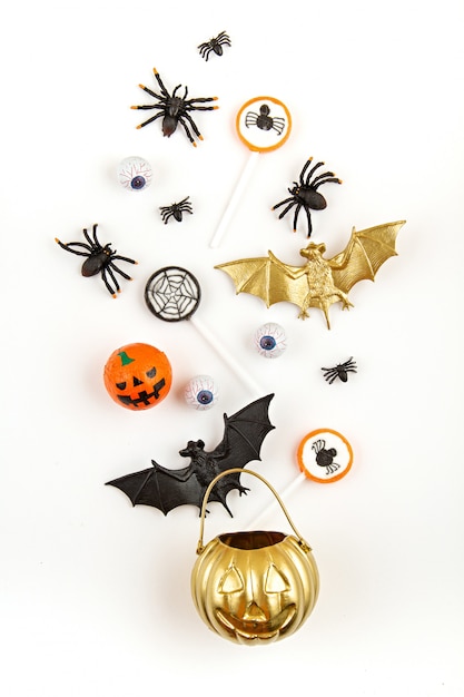 Photo halloween pumpkin with halloween party objects, bats, spiders and treats