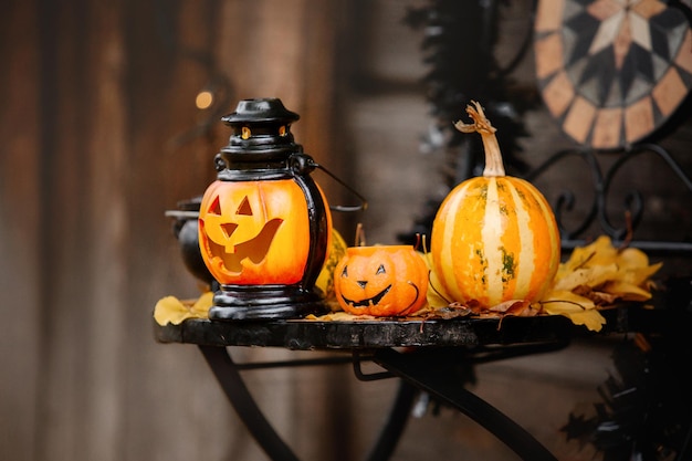 Photo halloween pumpkins on a table with a black background